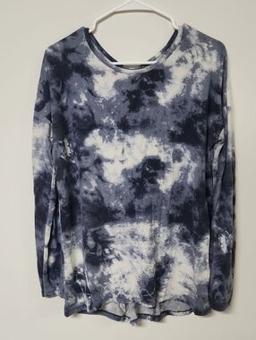 Tie-Dye Long Sleeve Tee in Navy and White